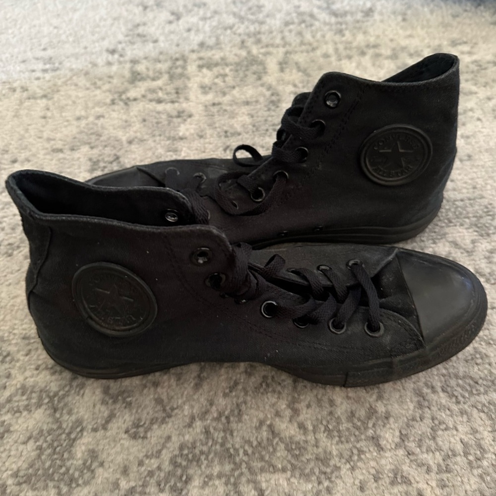 Converse Men’s size 9 in Black